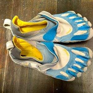 Vibrant Fivefinger Shoes size 38